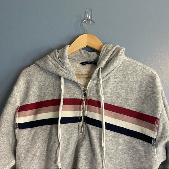 Abercrombie & Fitch Gray Striped Cropped Sweatshirt - Picture 4 of 8